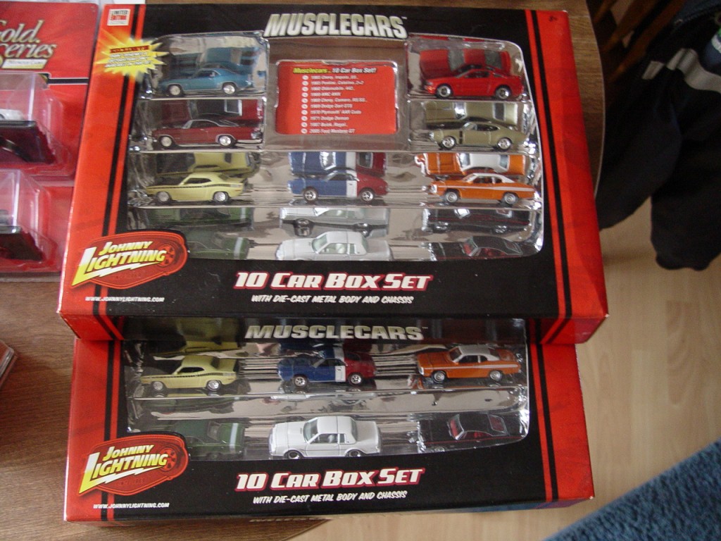 Johnny Lightning Muscle Cars 10 Car Box Set
