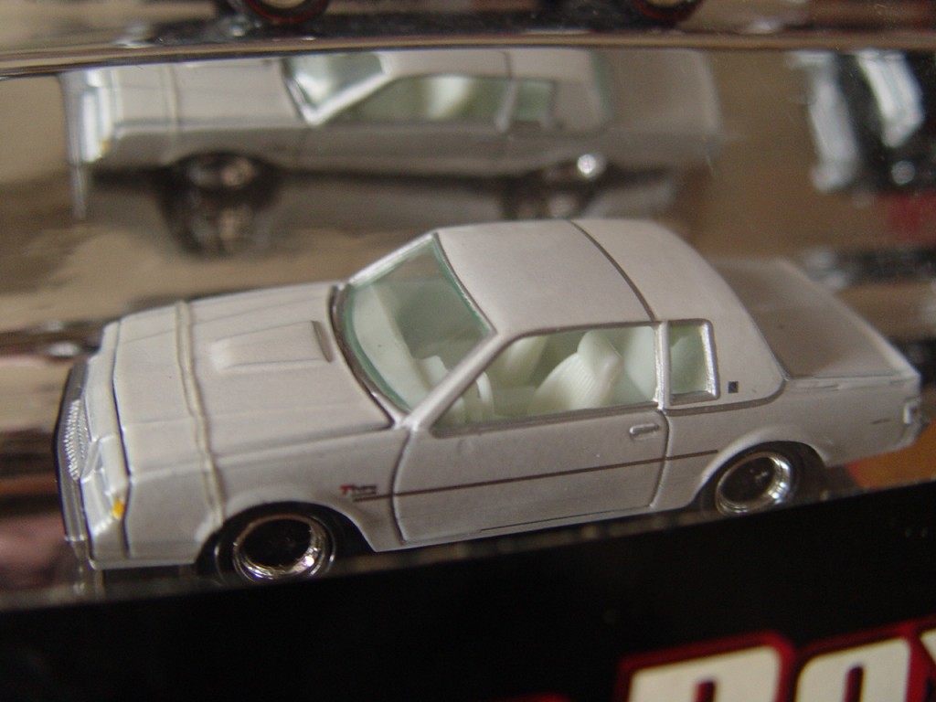 Johnny Lightning Muscle Cars 10 Car Box Set white regal t type white lightning