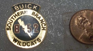 BUICK SOUTHERN BRANCH B-52 WILDCATS LAPEL PIN