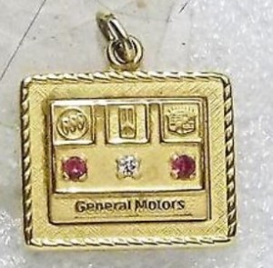 GENERAL MOTORS BOC 30 YEAR SERVICE AWARD NECKLACE CHARM