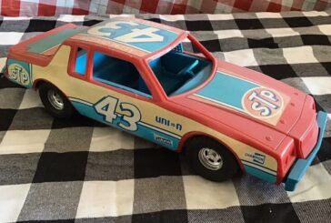 Ertl Richard Petty Plastic Stock Car NASCAR Toy Buick Regal