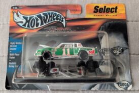 2001 Hot Wheels Racing Select Darrell Waltrip Mountain Dew 1/64 1981 Buick Regal