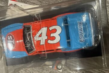 Action Racing Richard Petty Autographed 1981 Buick Regal 1:24 Diecast